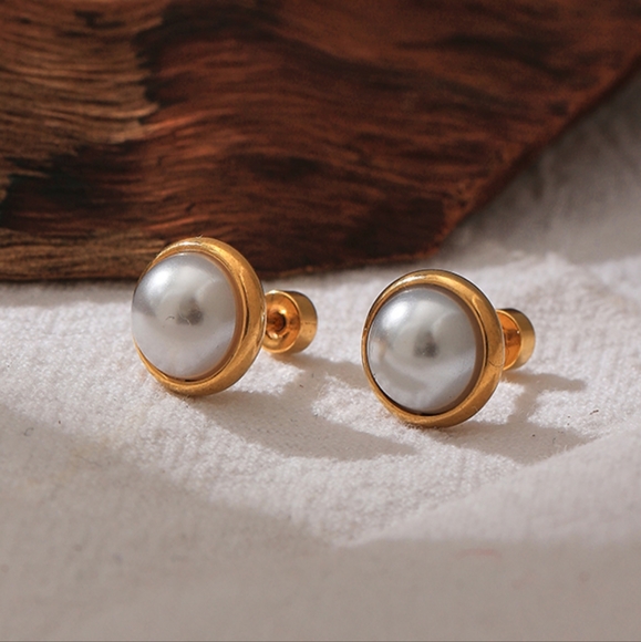 Jewelry - Classic Screw-Back Stud Earrings
